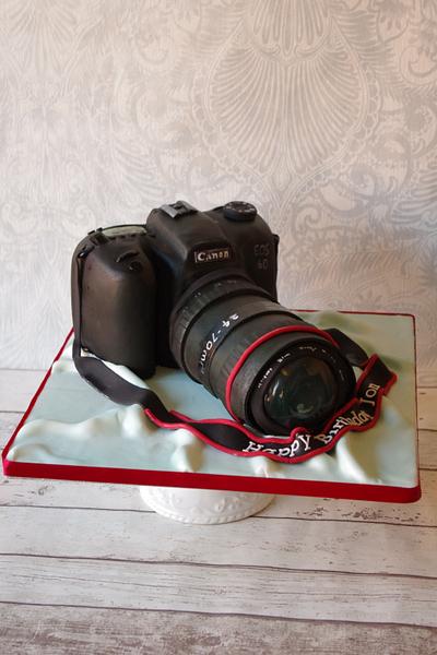 SLR Camera Cake - Cake by Donnasdelicious
