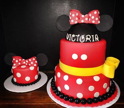 Minnie Mouse cake with smash cake - Cake by Elaine