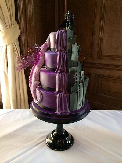 Fantasy dragon v Gotham City - Cake by Jeanette