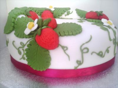 strawberry  fields forever...;) - Cake by Joanna Wisniewska
