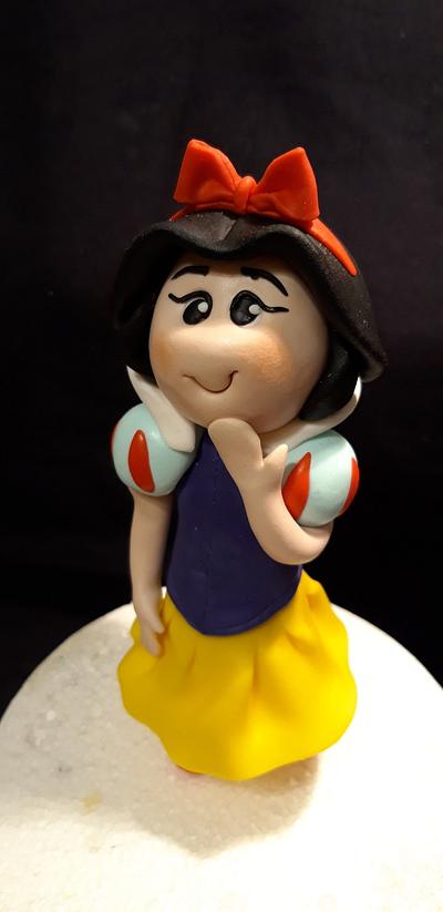 Cute Snow White (cake topper) - Cake by Cristina Arévalo- The Art Cake Experience