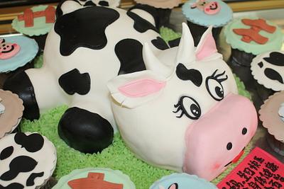 Chinese Zodiac ~ Cow - Cake by Reggae's Loaf