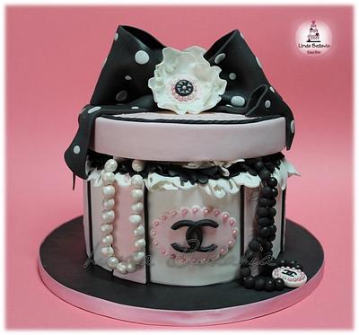 Chanel Cake box with jewels and flower - Cake by Linda Bellavia Cake Art