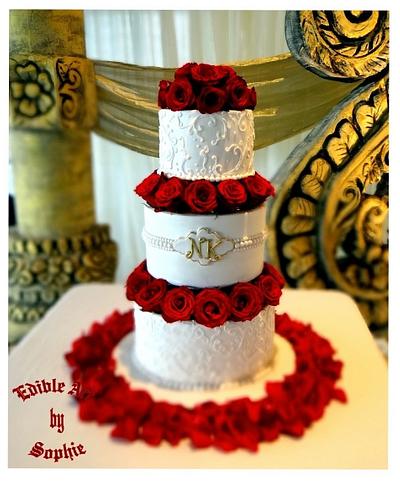 Red Red Roses - Cake by sophia haniff