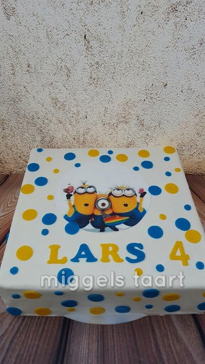 minions party - Cake by henriet miggelenbrink