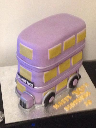 Knight Bus cake - Cake by SoozyCakes
