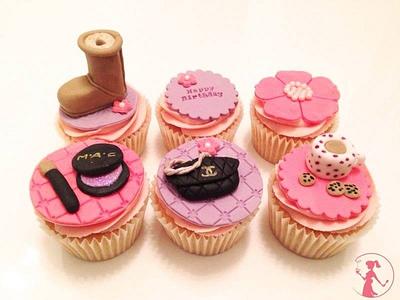 Shopaholic cupcakes  - Cake by BakeressBoutique