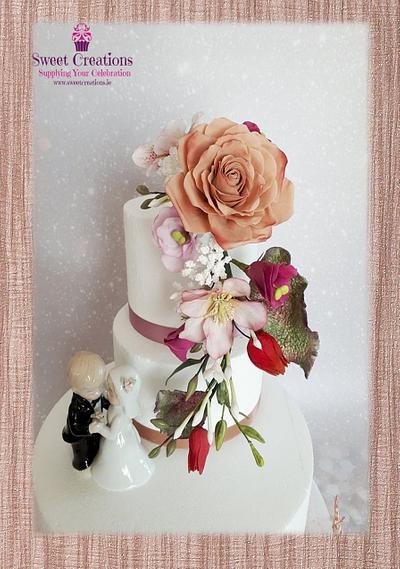 Rose Gold Flowers - Cake by Sweet Creations
