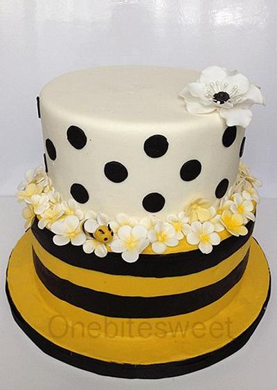 Bumblebee Baby shower cake - Cake by Onebitesweet