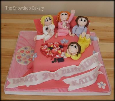 sleep over - Cake by The Snowdrop Cakery