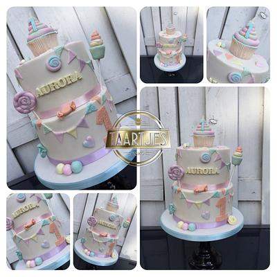 Candy cupcake cake  - Cake by Taartjes Toko 