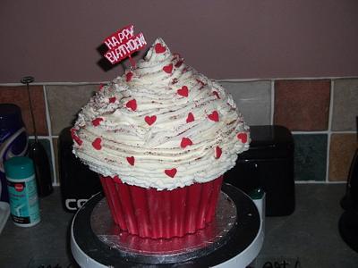 Birthday Giant Cupcake - Cake by Debbie Sanderson