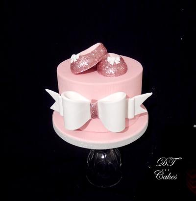 Baby girly  - Cake by Djamila Tahar (DT Cakes)