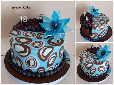 drip and fondant cake for birthdays - Cake by Kaliss