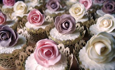 Vintage Rose Cupcakes - Cake by Sugar Ruffles