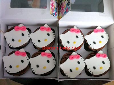 Hello Kitty Cupcakes - Cake by Sharon