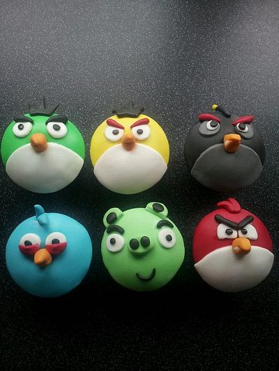 angry bird cupcakes - Cake by countrybumpkincakes