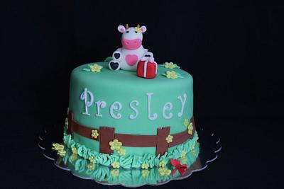 Cow Cake - Cake by CakeCreationsCecilia