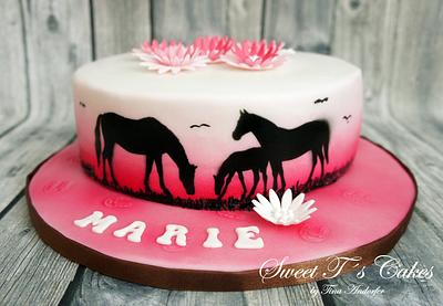 Horse Cake whit Airbrush - Cake by Sweet Tś Cakes by Tina Andorfer