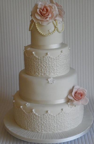 Pearls and Lace - Cake by Kazmick