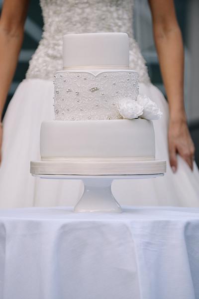 Ivory Lace Wedding cake - Cake by Dasa