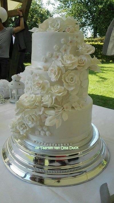 Outside wedding - Cake by omaduck