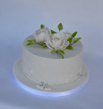 White roses wedding cake - Cake by majalaska