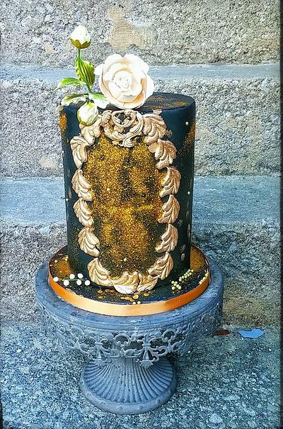 Black and Gold  - Cake by Danijela Lilchickcupcakes