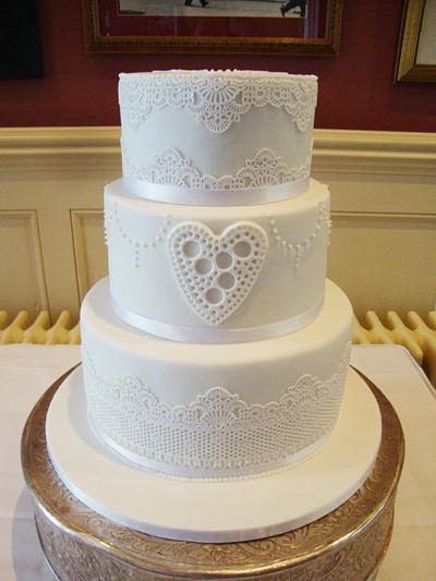 White wedding cake - Cake by Amy
