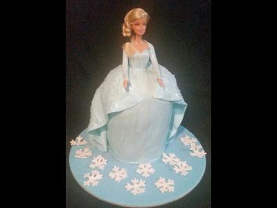 Princess Elsa  - Cake by Deelightfulcakes