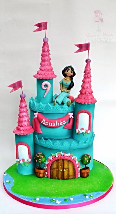 Pretty castle - Cake by Karen Keaney