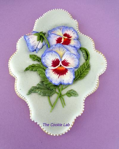 Trial on RI... Pansy Flowers - Amor Perfeito - Pensamnientos! - Cake by The Cookie Lab  by Marta Torres