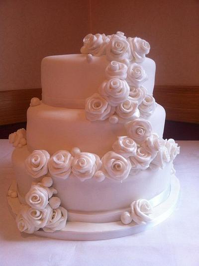 Roses Wedding Cake - Cake by Sarah Al-Masrey