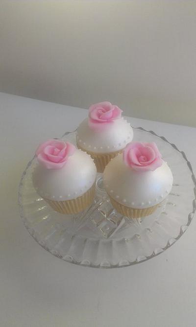 Pretty rose cupcakes - Cake by Amy