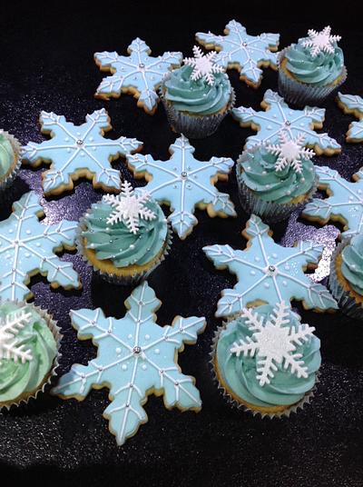 Christmas snowflake  - Cake by Andrias cakes scarborough