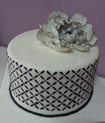 Black & White - Cake by mybakehouse
