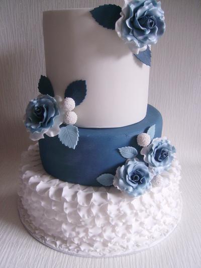 Roses and petals - Cake by Sharon Castle