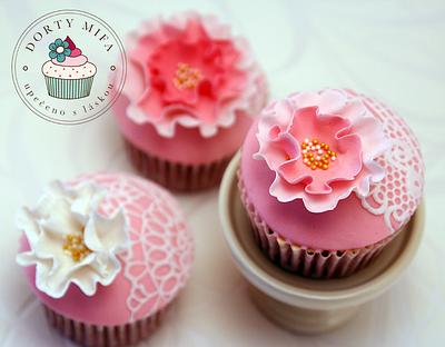 Lace Wedding Cupcakes - Cake by Michaela Fajmanova