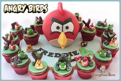 Angry Birds - Cake by Scrumptious Buns