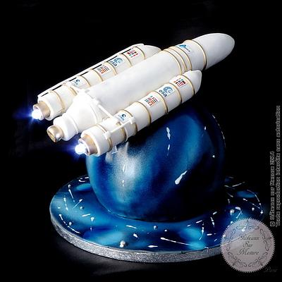 Space Rocket Cake with fluorescent effect - Cake by Galina Duverne - Gâteaux Sur Mesure Paris