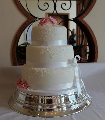 Pink Gerberas wedding cake - Cake by Erika Cakes