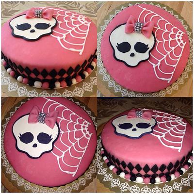 Monster High - Cake by helenfawaz91