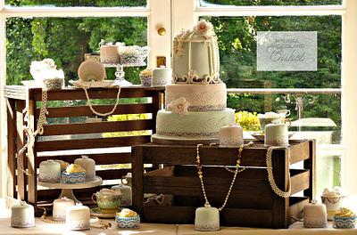 Stefanie - Birdcage display - Cake by Melissa Woodland Cakes