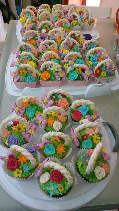 cupcake basket - Cake by cakenuts