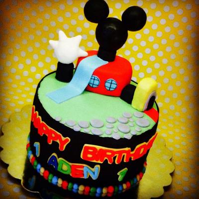 Mickeys club house - Cake by Teresa Frye