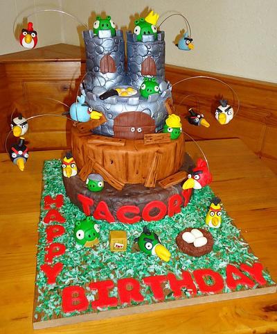 Angry Birds - Cake by Brenda Bonds