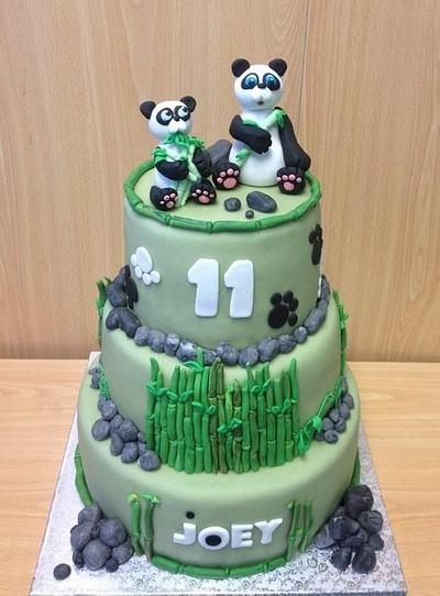 Panda's - Cake by KimsSweetyCakes