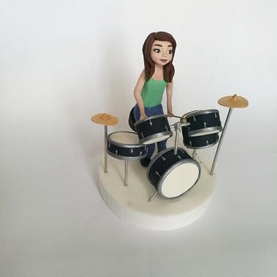 Drum set fondant with girl - Cake by Mariana Frascella