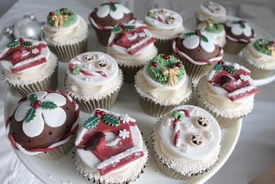 Christmas Cupcakes - Cake by Paulacakecouture