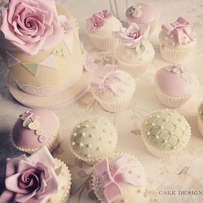 Vintage Rose Cupcakes - Cake by Lindsay Marie Cake Designs